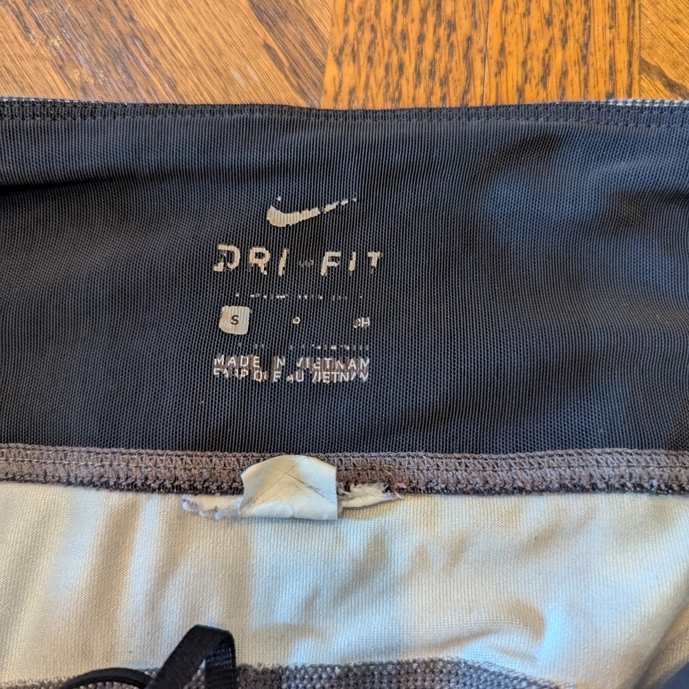 Gray and Black Athletic Leggings - Picture 6 of 6